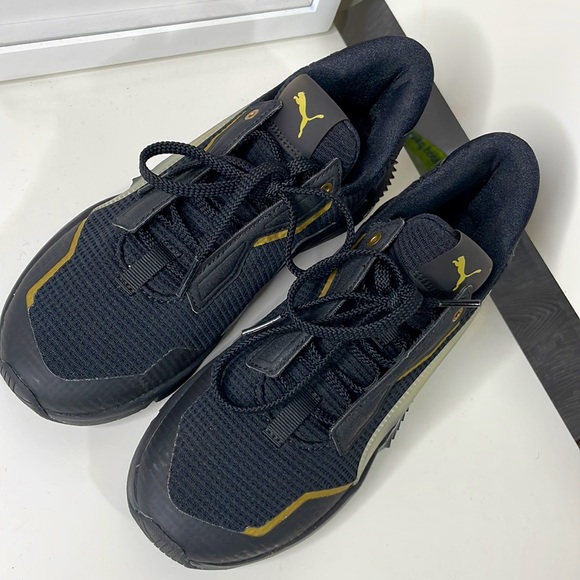 Black Puma shoes in ladies size 6! - Picture 2 of 4